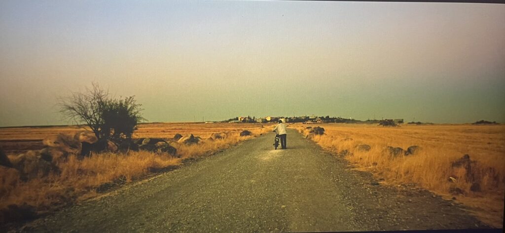 Murat Fıratoğlu - bozulan motorunu yürüyerek götürüyor