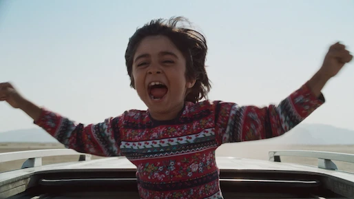 Hit The Road filminin afişi - Panah Penahi yönetmenliğinde bir ayrılık hikayesi