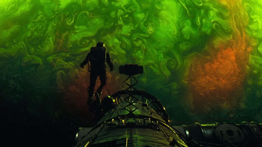 Ryland Tau Ceti gezegenine bakıyor